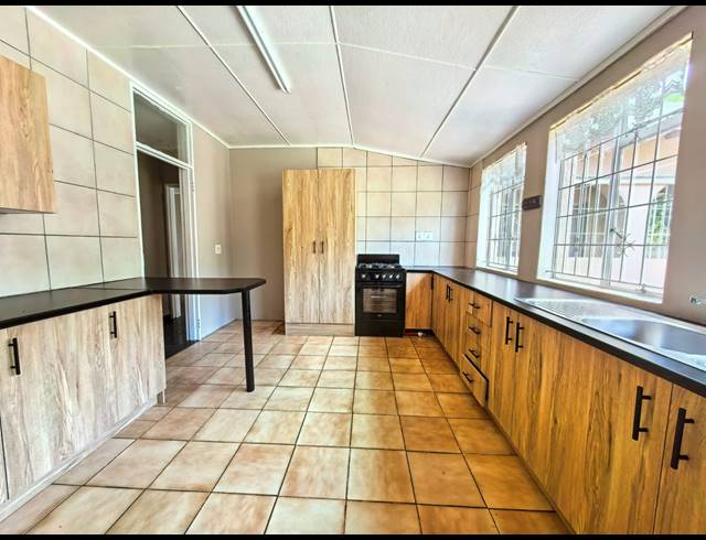 4 BEDROOM HOUSE TO LET IN SASOLBURG EXT 15